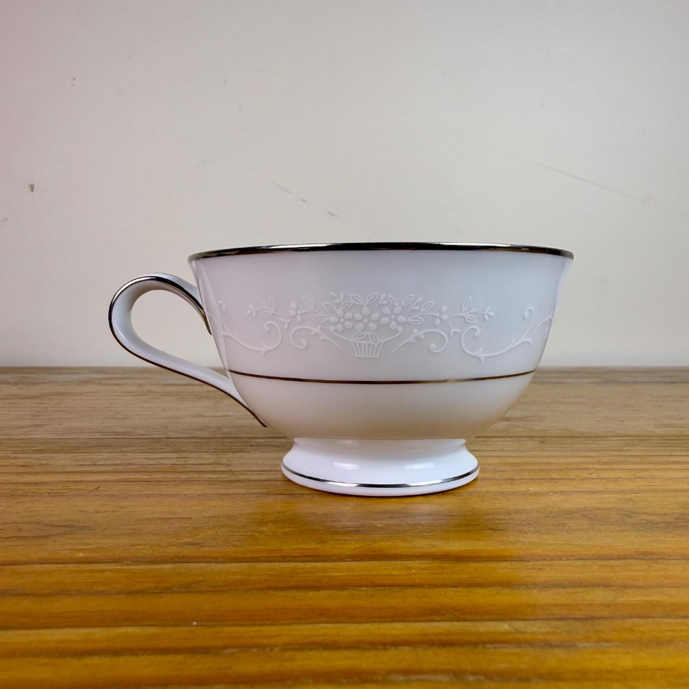 Noritake Whitehall 6115 Footed Teacups with Platinum Trim – Set of 4 - Picture 7 of 10